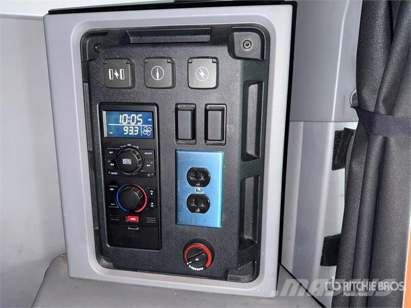 Mack Anthem AN64T 6x4 T/A Sleeper Truck Tractor وحدات الجر