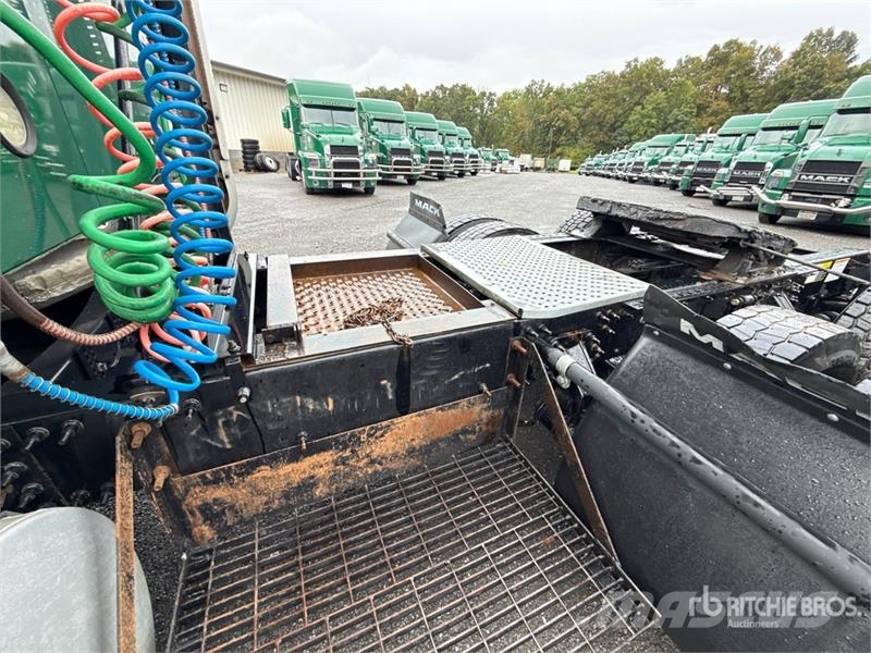 Mack Anthem AN64T 6x4 T/A Sleeper Truck Tractor وحدات الجر
