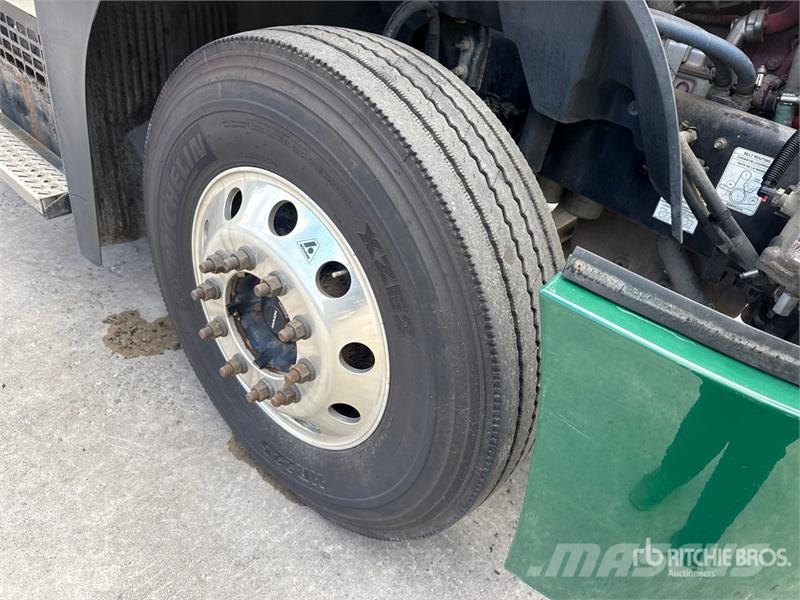 Mack Anthem AN64T 6x4 T/A Day Cab Truck Tractor Vlačilci