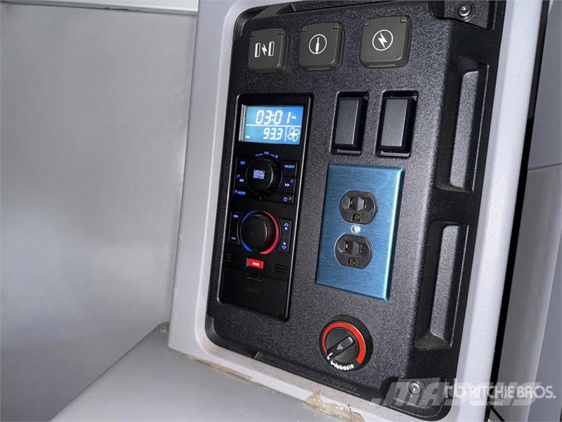Mack Anthem AN64T 6x4 T/A Sleeper Truck Tractor وحدات الجر