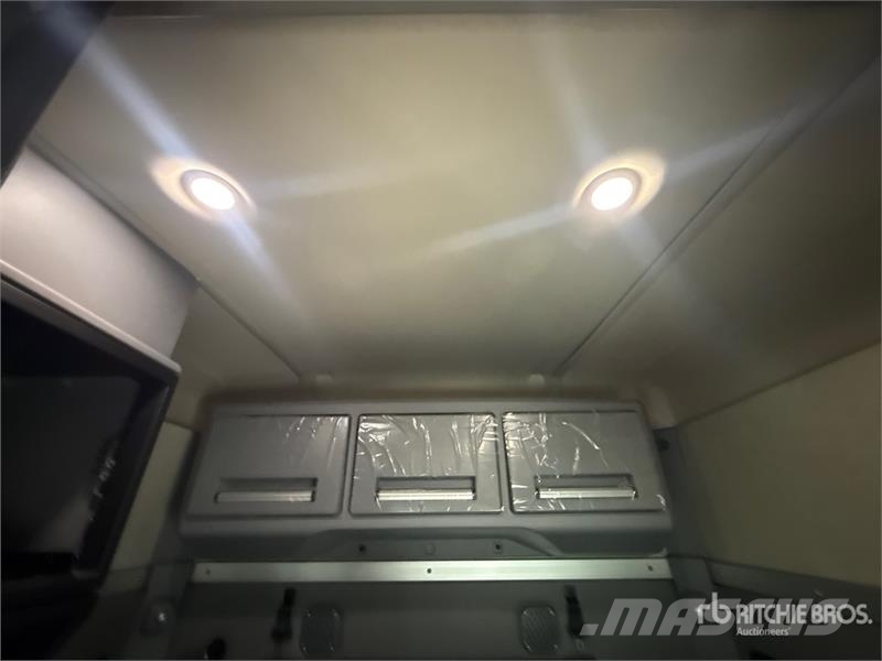 Mack Anthem AN64T 6x4 T/A Sleeper Truck Tractor وحدات الجر