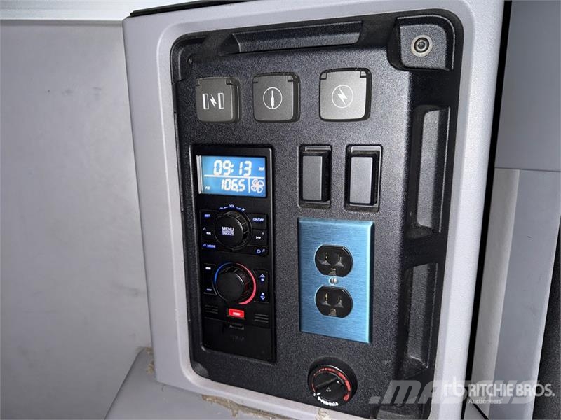 Mack Anthem AN64T 6x4 T/A Sleeper Truck Tractor وحدات الجر