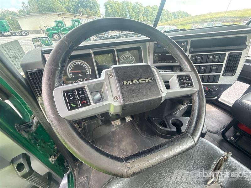 Mack Anthem AN64T 6x4 T/A Day Cab Truck Tractor Sadulveokid