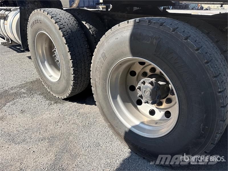 Mack Anthem AN64T 6x4 T/A Day Cab Truck Tractor 트랙터 유닛