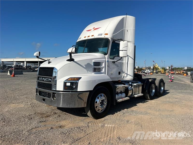 Mack Anthem AN64T 6x4 T/A Day Cab Truck Tractor Motrici e Trattori Stradali