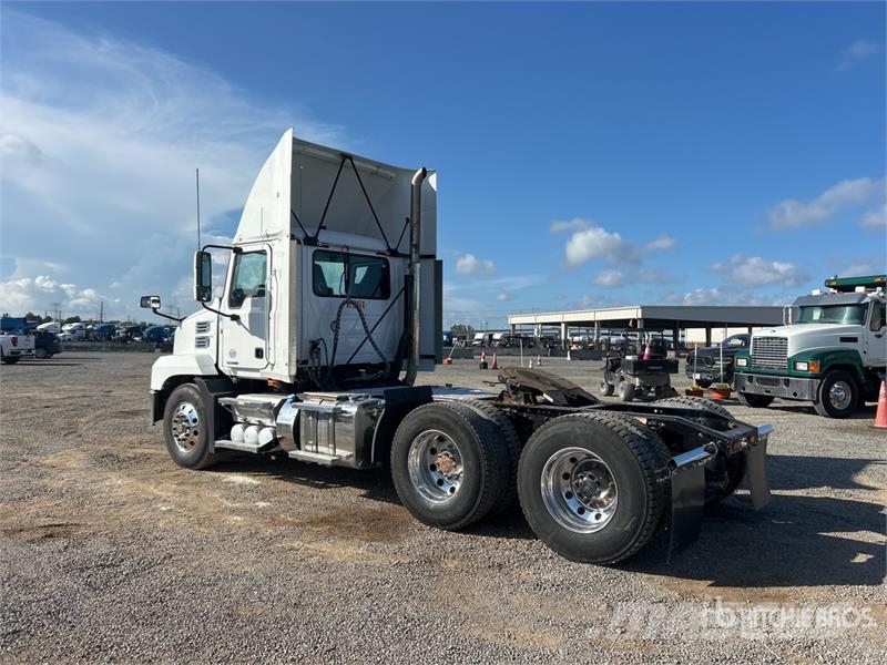 Mack Anthem AN64T 6x4 T/A Day Cab Truck Tractor Motrici e Trattori Stradali