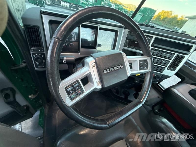 Mack Anthem AN64T 6x4 T/A Day Cab Truck Tractor وحدات الجر