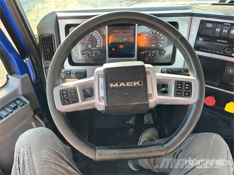 Mack Anthem AN64T 6x4 T/A Day Cab Truck Tractor Nyergesvontatók