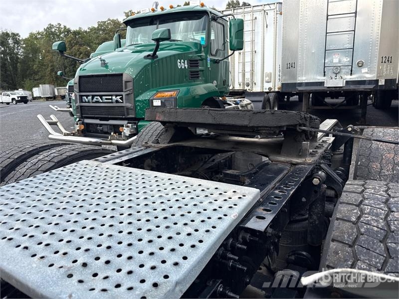 Mack Anthem AN64T 6x4 T/A Sleeper Truck Tractor Sadulveokid