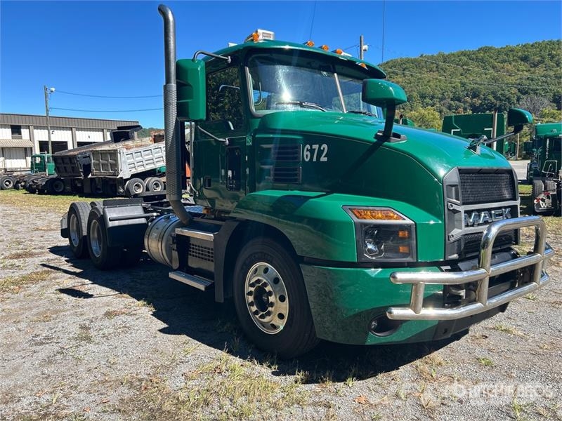 Mack Anthem AN64T 6x4 T/A Day Cab Truck Tractor 中古トラクターヘッド | トレーラーヘッド