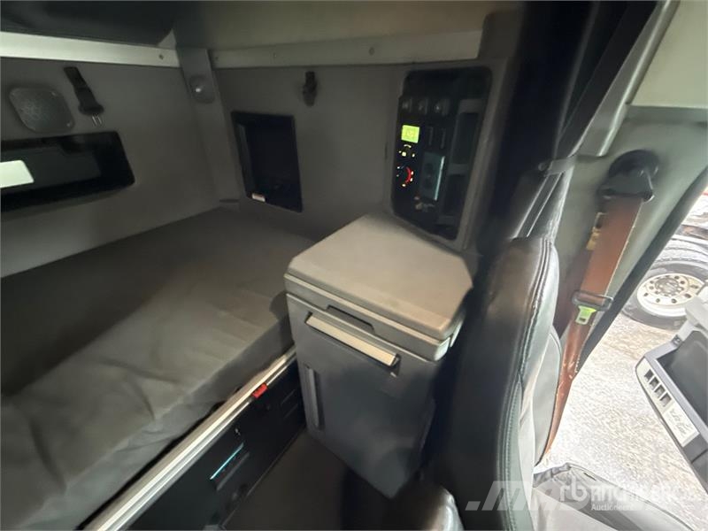 Mack Anthem AN64T 6x4 T/A Sleeper Truck Tractor وحدات الجر