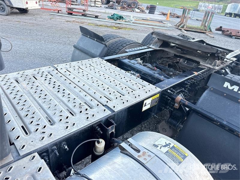 Mack Anthem AN64T 6x4 T/A Day Cab Truck Tractor وحدات الجر