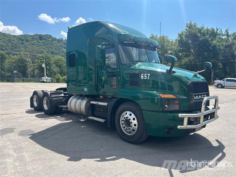 Mack Anthem AN64T 6x4 T/A Sleeper Truck Tractor Tracteur routier