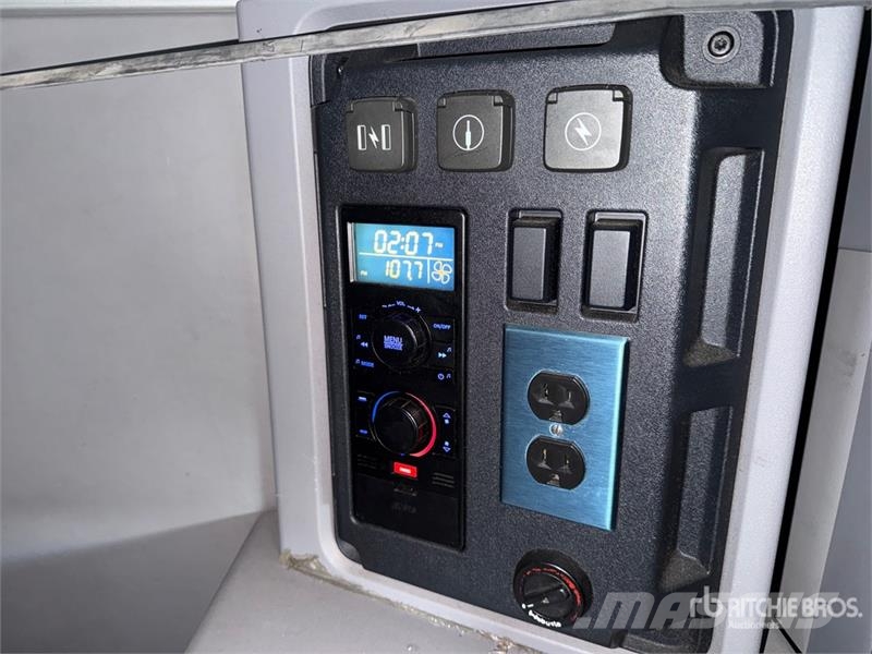 Mack Anthem AN64T 6x4 T/A Sleeper Truck Tractor وحدات الجر