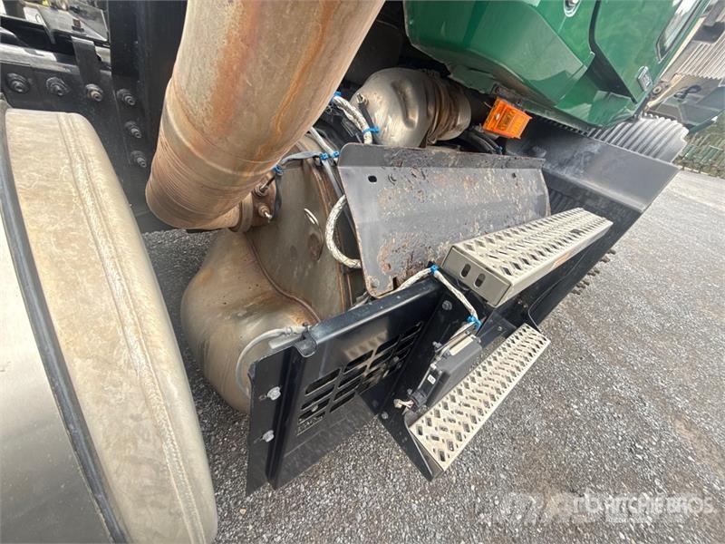 Mack Anthem AN64T 6x4 T/A Day Cab Truck Tractor Ťahače