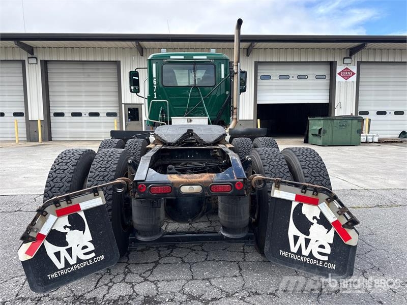Mack Anthem AN64T 6x4 T/A Day Cab Truck Tractor Vlačilci