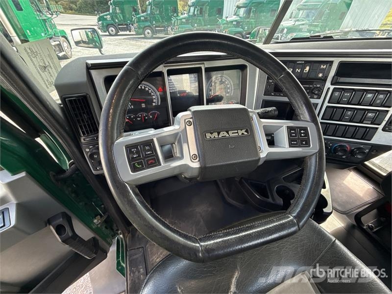 Mack Anthem AN64T 6x4 T/A Day Cab Truck Tractor Tracteur routier