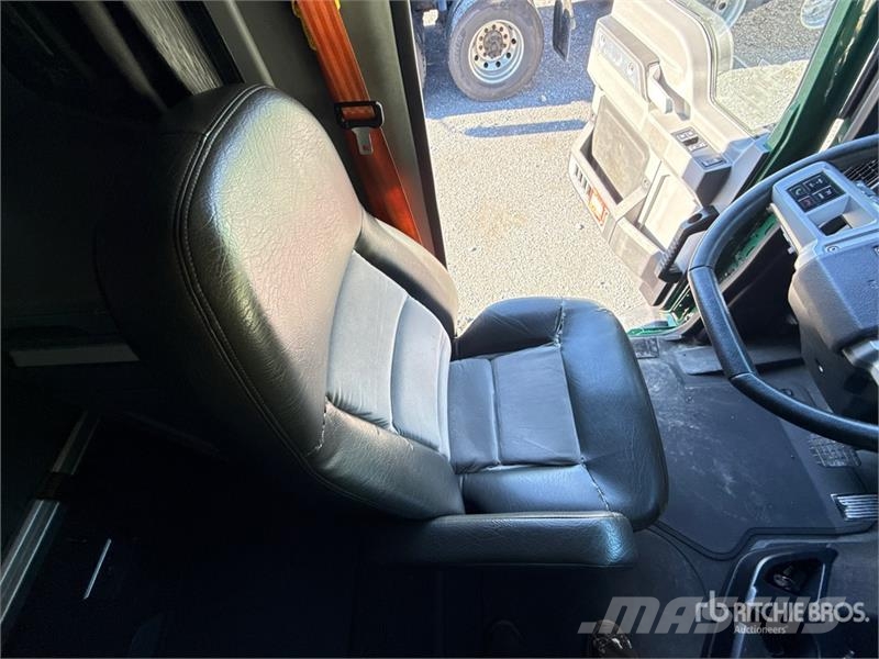 Mack Anthem AN64T 6x4 T/A Sleeper Truck Tractor Влекачи