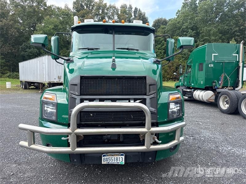 Mack Anthem AN64T 6x4 T/A Day Cab Truck Tractor Sadulveokid