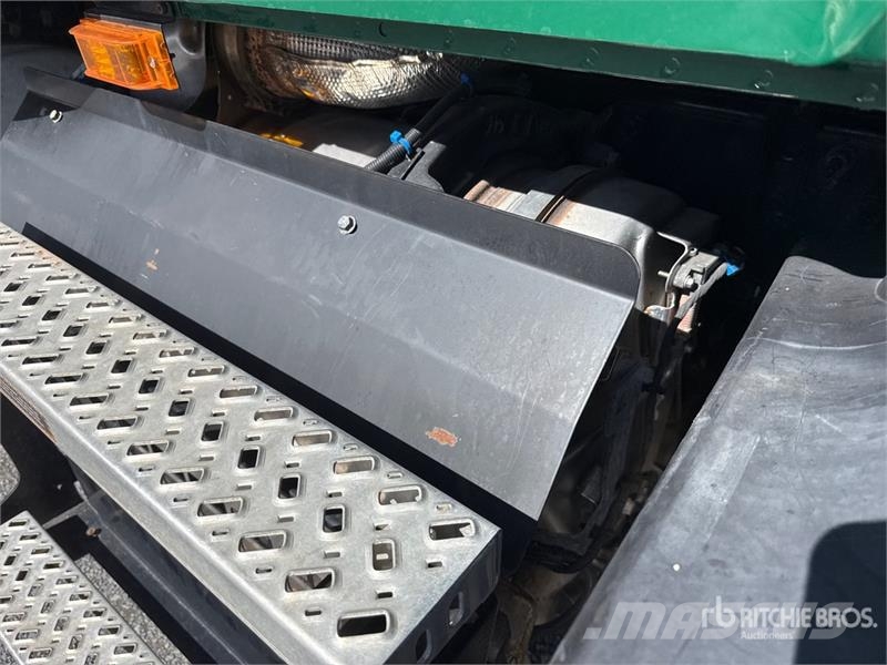 Mack Anthem AN64T 6x4 T/A Sleeper Truck Tractor وحدات الجر