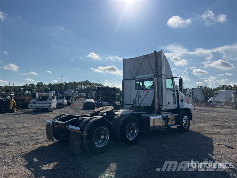 Mack Anthem AN64T 6x4 T/A Day Cab Truck Tractor Motrici e Trattori Stradali