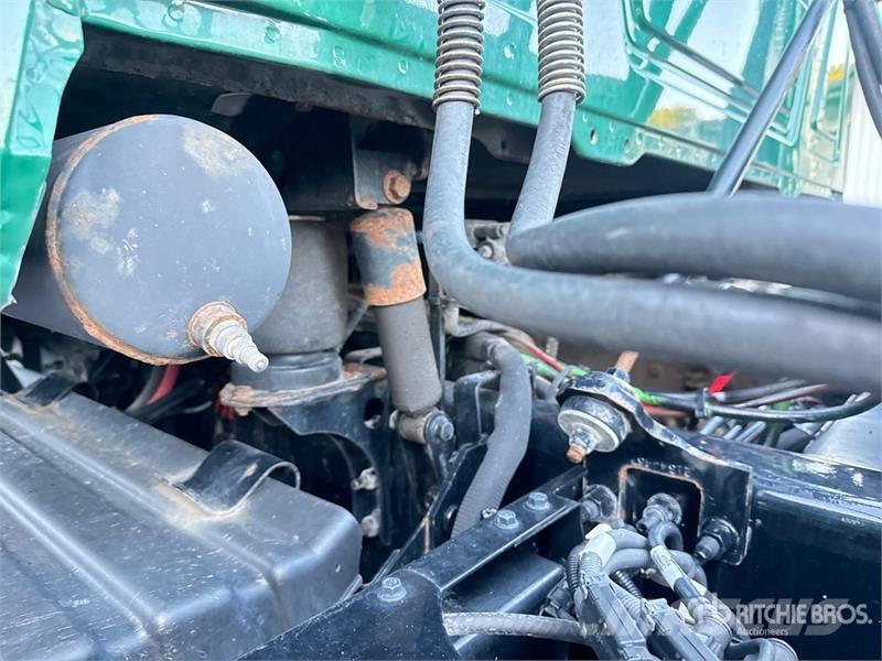 Mack Anthem AN64T 6x4 T/A Day Cab Truck Tractor وحدات الجر