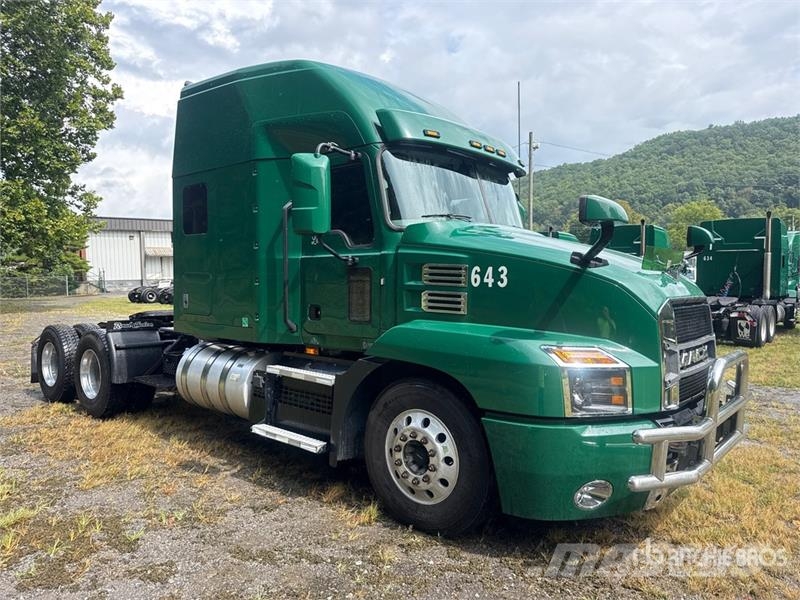 Mack Anthem AN64T 6x4 T/A Sleeper Truck Tractor Tracteur routier