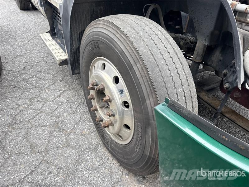 Mack Anthem AN64T 6x4 T/A Sleeper Truck Tractor Ťahače