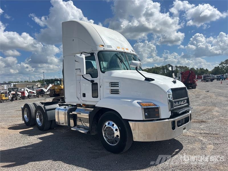 Mack Anthem AN64T 6x4 T/A Day Cab Truck Tractor Dragbilar