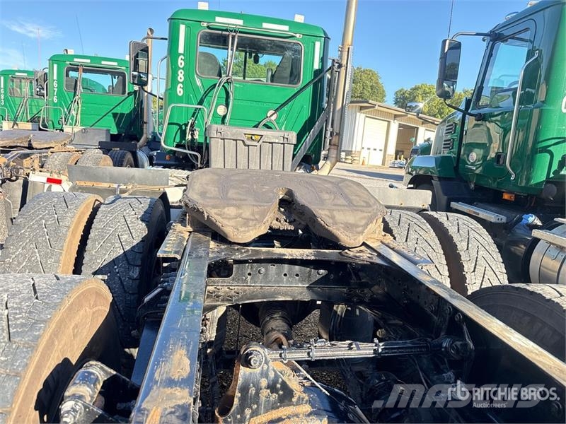 Mack Anthem AN64T 6x4 T/A Day Cab Truck Tractor Sadulveokid