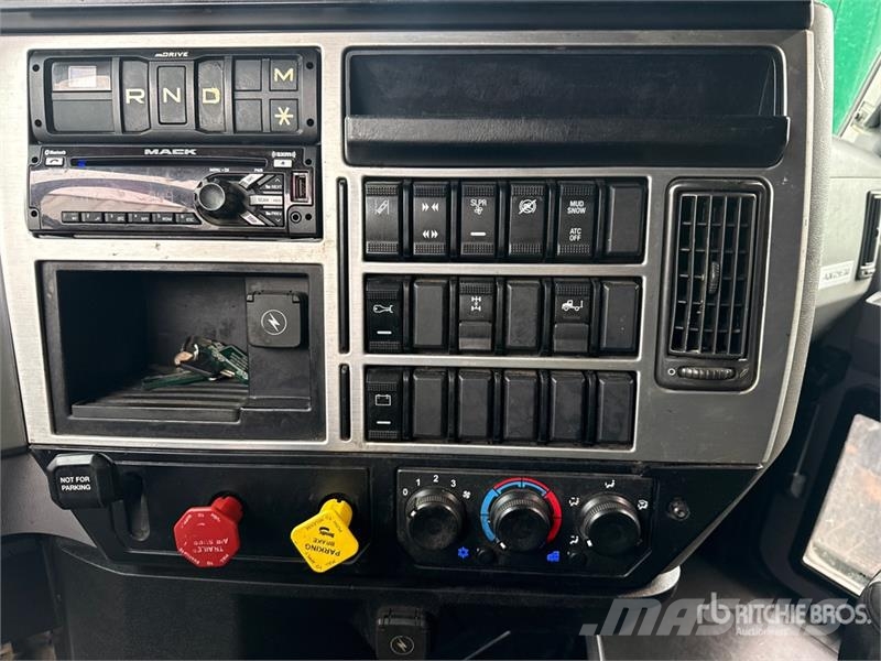 Mack Anthem AN64T 6x4 T/A Sleeper Truck Tractor وحدات الجر