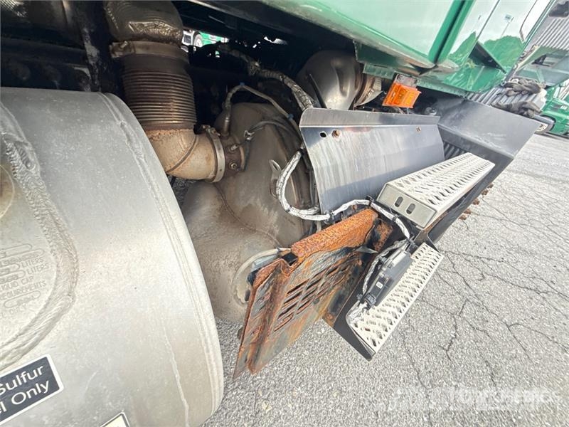Mack Anthem AN64T 6x4 T/A Sleeper Truck Tractor Ťahače