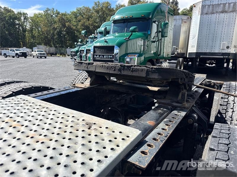 Mack Anthem AN64T 6x4 T/A Sleeper Truck Tractor وحدات الجر