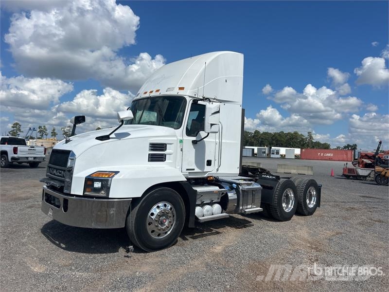Mack Anthem AN64T 6x4 T/A Day Cab Truck Tractor Dragbilar