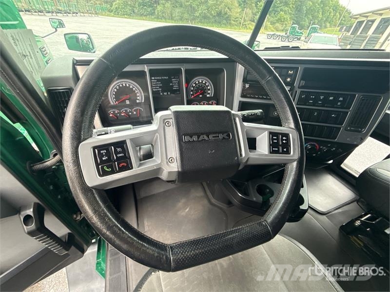 Mack Anthem AN64T 6x4 T/A Sleeper Truck Tractor Ťahače
