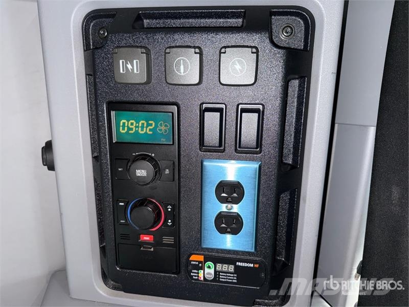 Mack Anthem AN64T 6x4 T/A Sleeper Truck Tractor Sadulveokid