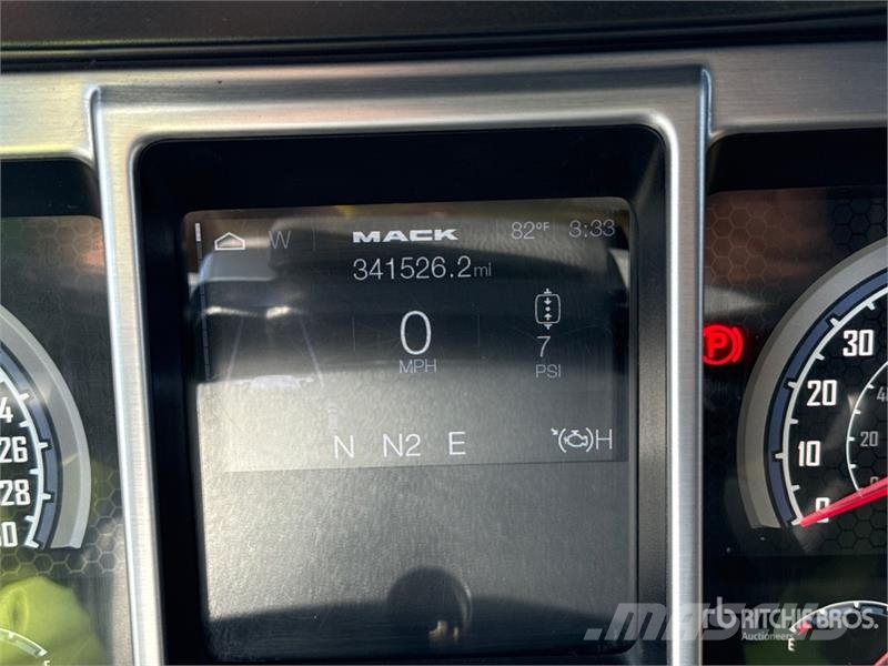 Mack Anthem AN64T 6x4 T/A Sleeper Truck Tractor Седельные тягачи