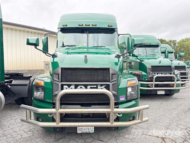 Mack Anthem AN64T 6x4 T/A Sleeper Truck Tractor وحدات الجر