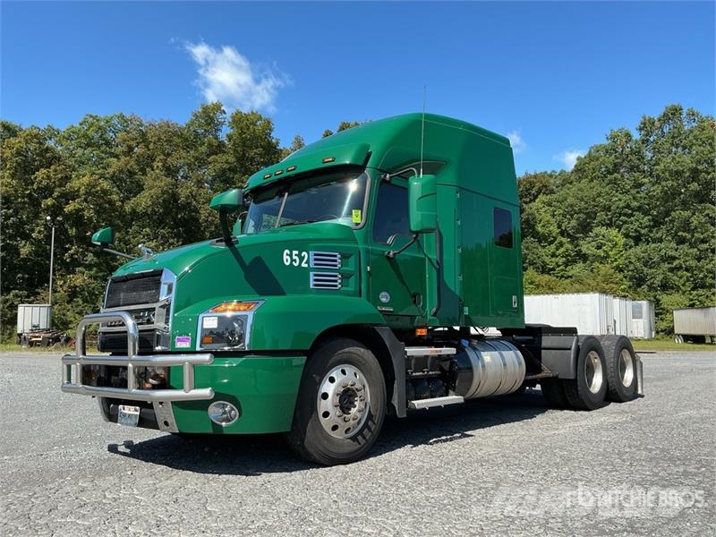 Mack Anthem AN64T 6x4 T/A Sleeper Truck Tractor Ťahače