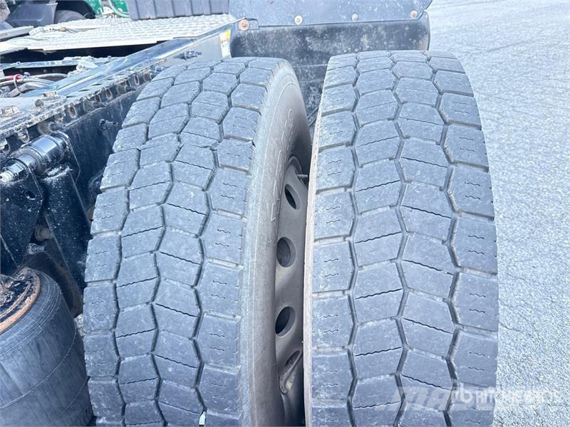 Mack Anthem AN64T 6x4 T/A Day Cab Truck Tractor وحدات الجر