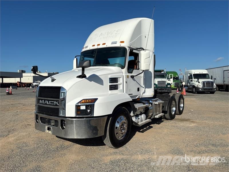 Mack Anthem AN64T 6x4 T/A Day Cab Truck Tractor Motrici e Trattori Stradali