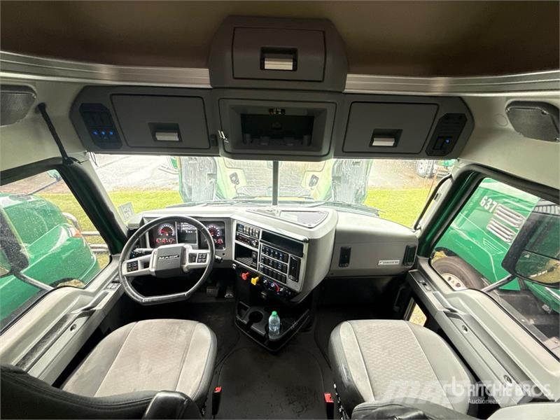 Mack Anthem AN64T 6x4 T/A Sleeper Truck Tractor Tracteur routier