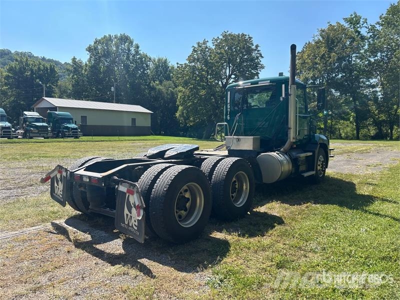 Mack Anthem AN64T 6x4 T/A Day Cab Truck Tractor وحدات الجر