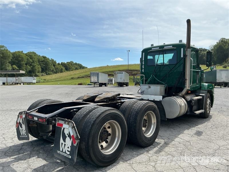 Mack Anthem AN64T 6x4 T/A Day Cab Truck Tractor Vlačilci