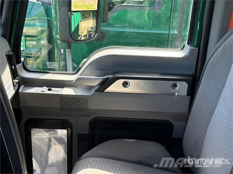 Mack Anthem AN64T 6x4 T/A Sleeper Truck Tractor Седельные тягачи