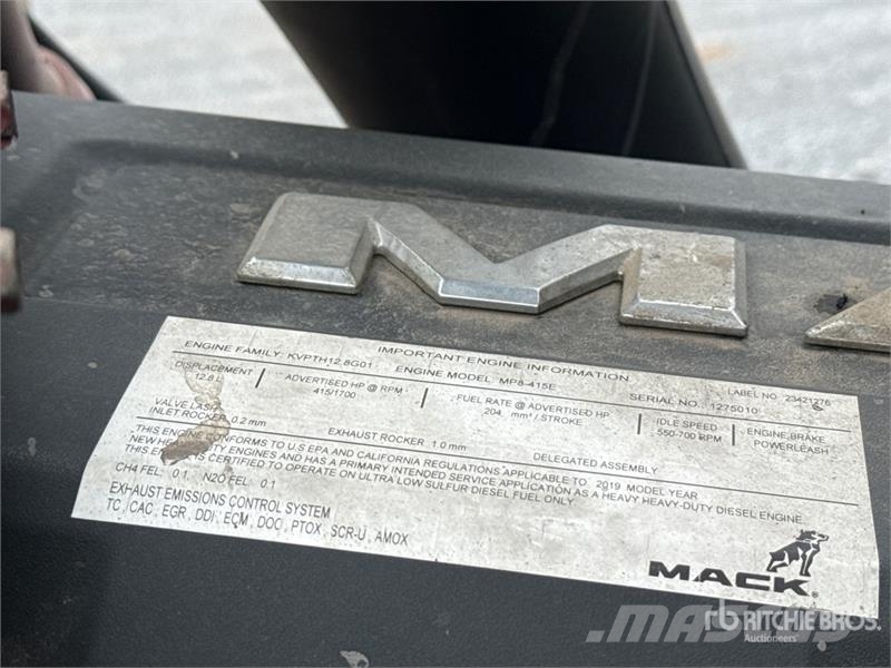Mack Anthem AN64T 6x4 T/A Sleeper Truck Tractor Ťahače