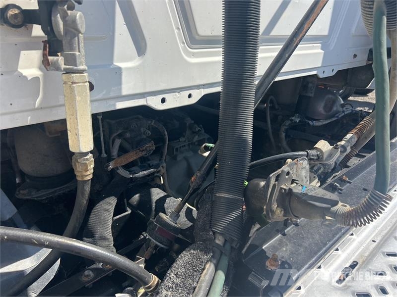Mack Anthem AN64T 6x4 T/A Day Cab Truck Tractor Vlačilci