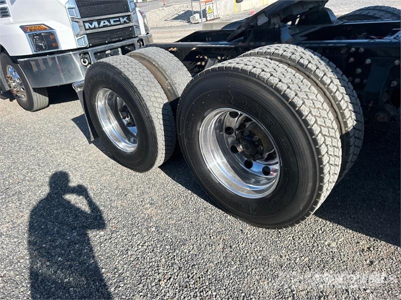 Mack Anthem AN64T 6x4 T/A Day Cab Truck Tractor Motrici e Trattori Stradali