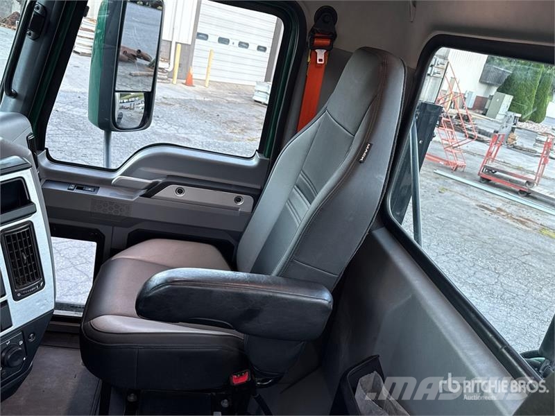 Mack Anthem AN64T 6x4 T/A Day Cab Truck Tractor وحدات الجر