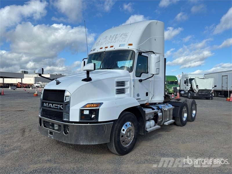Mack Anthem AN64T 6x4 T/A Day Cab Truck Tractor Motrici e Trattori Stradali